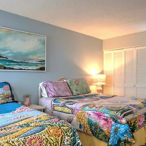 virginia-beach-condo-with-community-pool-and-hot-tub.hotels-in-virginia-beach.com/